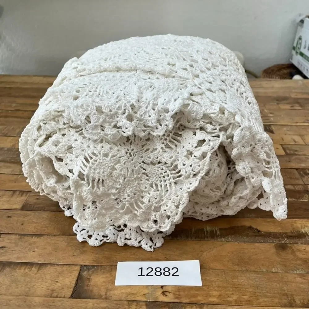 Vintage Handcrafted Off White Crochet Round Tablecloth Scalloped Edge 90x90